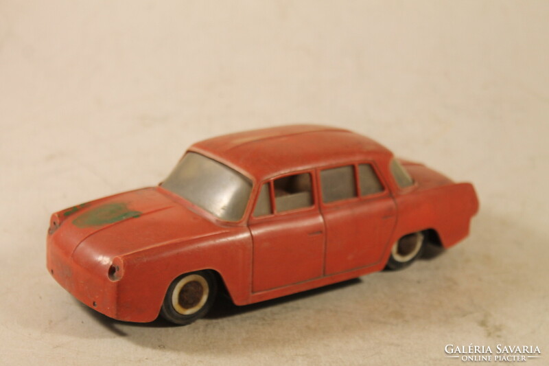 Retro lenkerekes skoda autó 516
