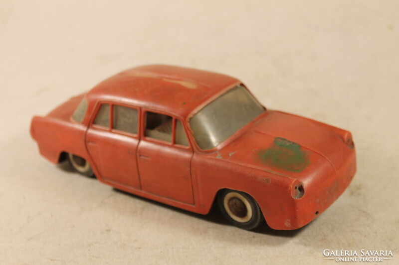 Retro lenkerekes skoda autó 516