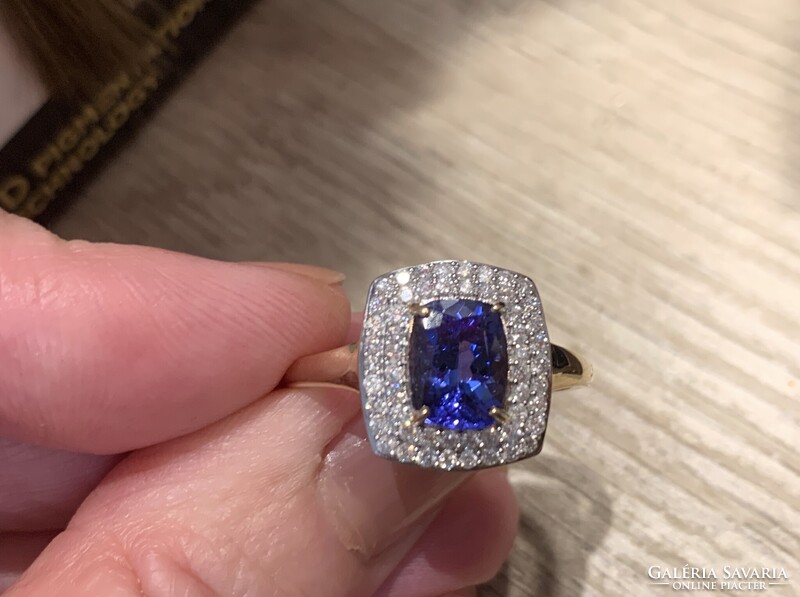2.48ct Tanzanit 0.50 ct Brillekkel gyönyörű arany gyűrű.ÚJ.Igazolással