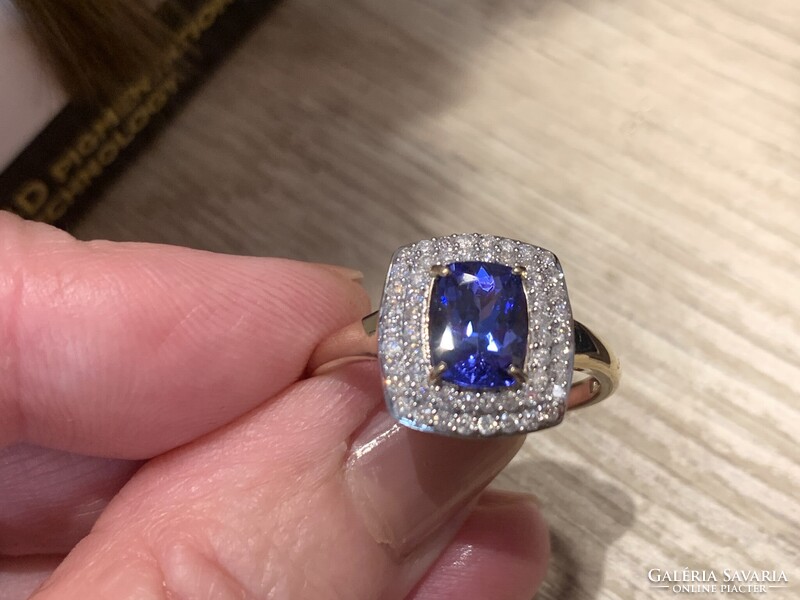 2.48ct Tanzanit 0.50 ct Brillekkel gyönyörű arany gyűrű.ÚJ.Igazolással