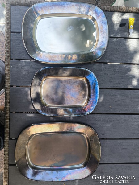 Gyönyörű vastag ezüst jellegű 2 db tàlca vastag masszív! Osztrák mester jegyes.Sandrik de luxe ( Ber