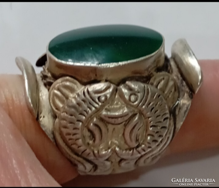 Tibeti ,buddhista, kézzel készült,15g  825 finomságú ezüst gyűrű, zöld achát kőberakással 1910