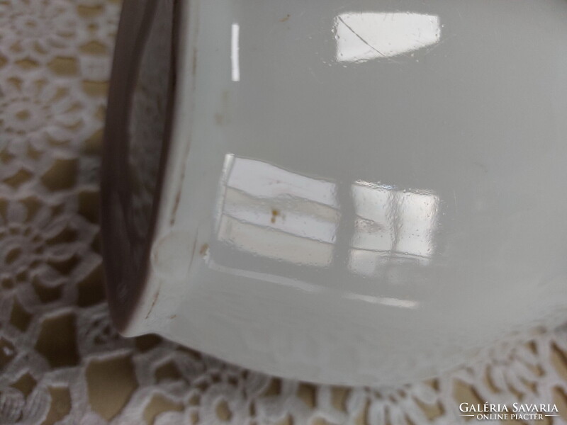 Menzás fehér porcelán kancsó, kék szegéllyel, jelzés nélkül