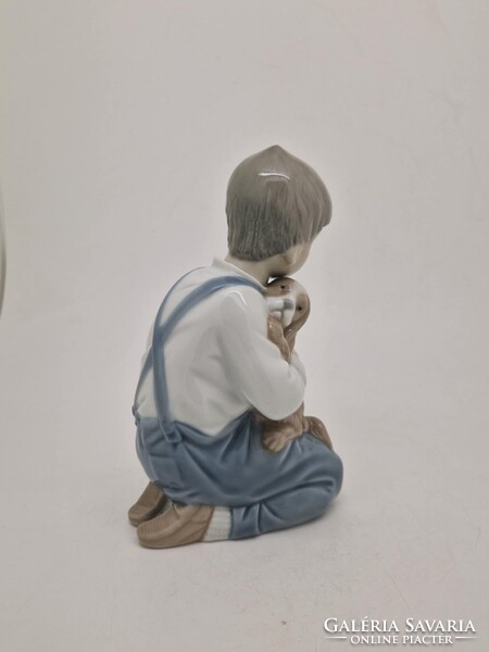Lladro Nao kisfiú kiskutyájával 15cm