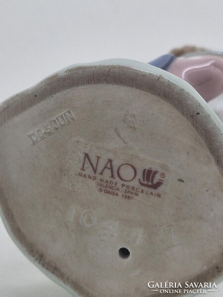Lladro Nao kisfiú játékmacival és kutyával 19cm