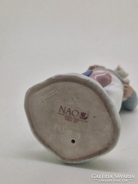 Lladro Nao kisfiú játékmacival és kutyával 19cm