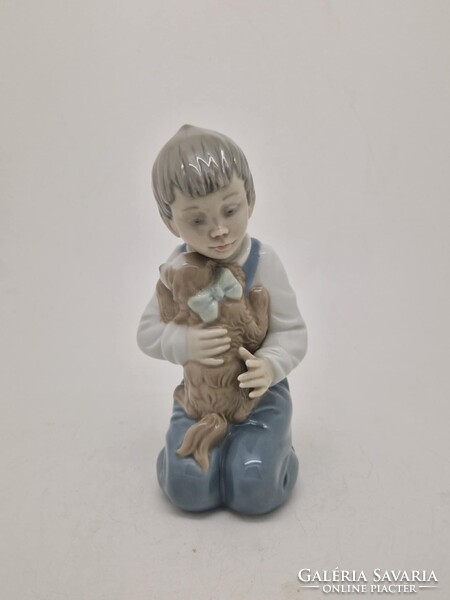Lladro Nao kisfiú kiskutyájával 15cm