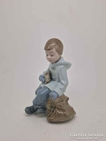 Lladro Nao kisfiú nyuszival 16.5cm