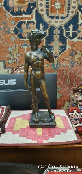 Dávid bronz szobor! Nagyon szépen kidolgozott. 34cm magas. Hibátlan állapotban. Szignó olvashatatlan
