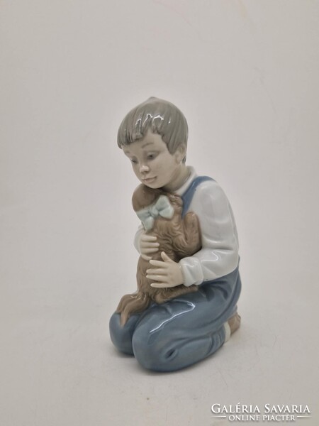 Lladro Nao kisfiú kiskutyájával 15cm