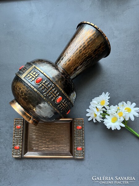 Muharos Lajos iparművész Képcsarnokos, körben kövekkel kirakott, nagyobb méretű vázája