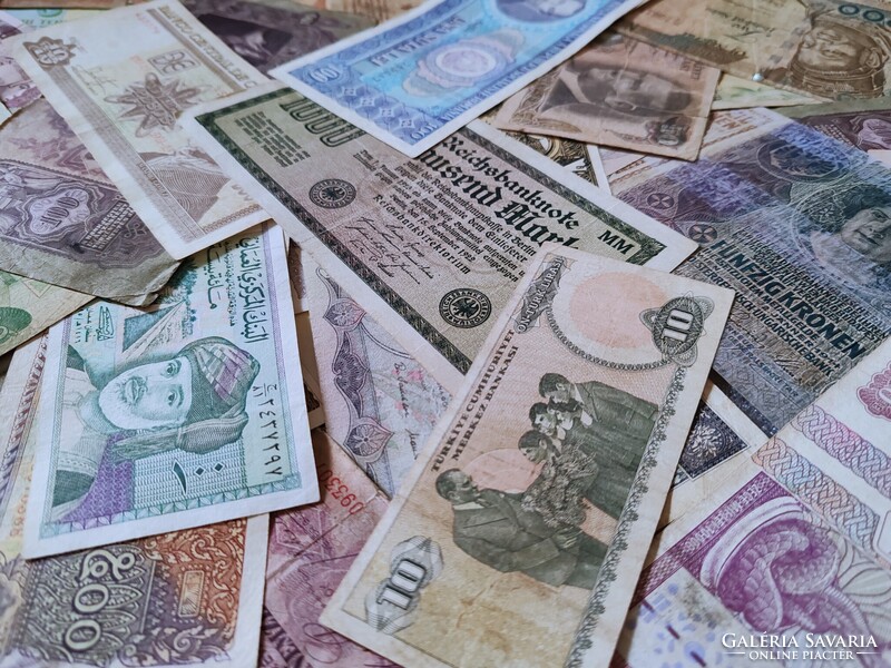 54 db Külföldi + néhány Magyar bankjegy lot, vegyes minőség!