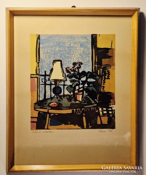 Gera Éva(1923-1996): Virág az ablakban. Színes linó, papír, jelzett, 24×20 cm Üvegezett keretben