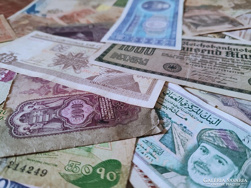 54 db Külföldi + néhány Magyar bankjegy lot, vegyes minőség!