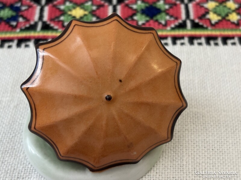Kőbányai/Drasche porcelán nyuszik esernyővel