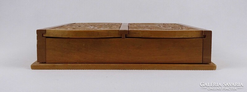 1V970 Régi nagyméretű faragott fedelű, négyrekeszes fadoboz 20.5 x 19 x 4.5 cm
