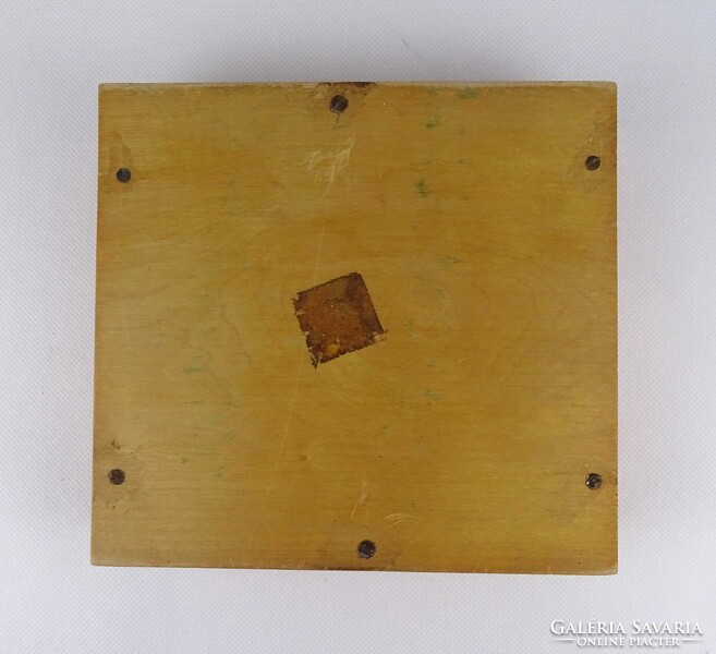 1V970 Régi nagyméretű faragott fedelű, négyrekeszes fadoboz 20.5 x 19 x 4.5 cm