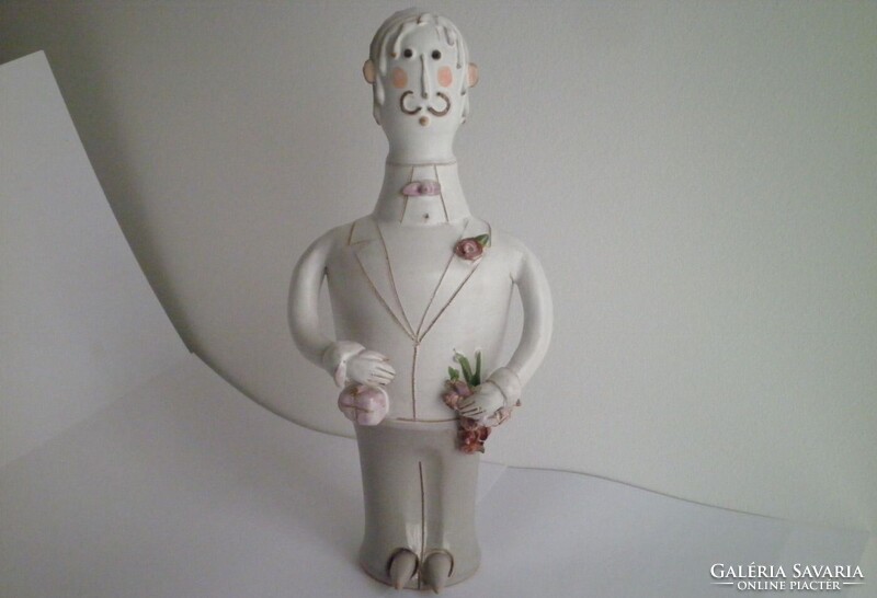 Zákány Eszter "úr virágcsokorral" kerámia figura