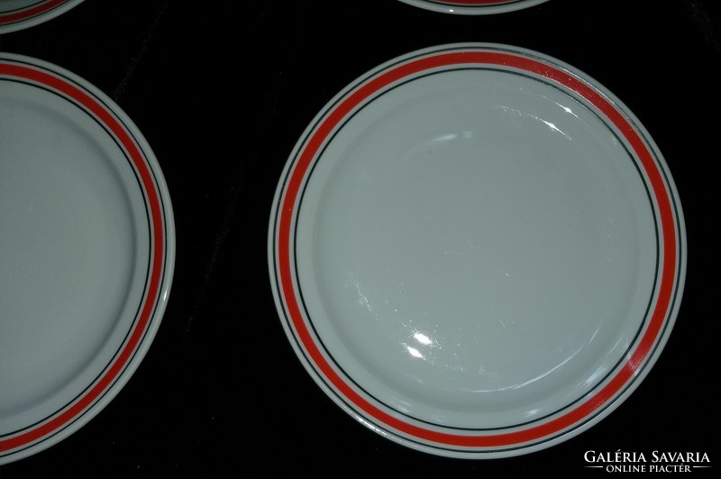 Zsolnay porcelán desszertes tányér piros fekete csíkos 19 cm