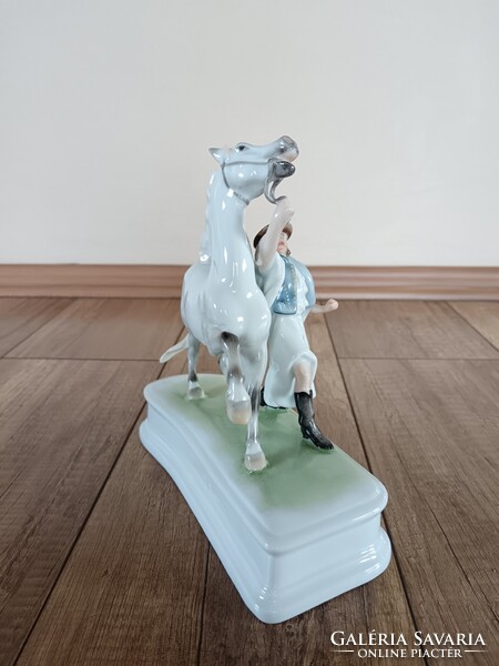Régi Herendi porcelán Lovát fékező csikós