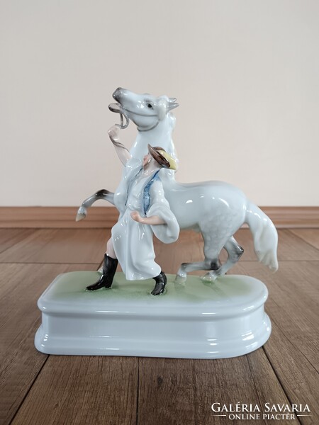 Régi Herendi porcelán Lovát fékező csikós