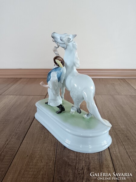 Régi Herendi porcelán Lovát fékező csikós