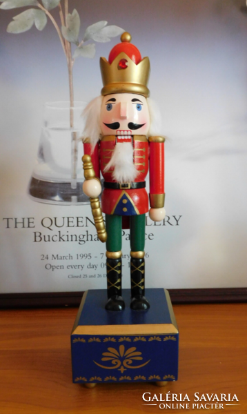 Klasszikus diótörő figura (31 cm) - zenedobozzal