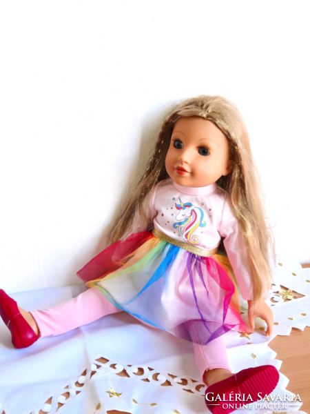 Gyönyörű alvós, hajas baba