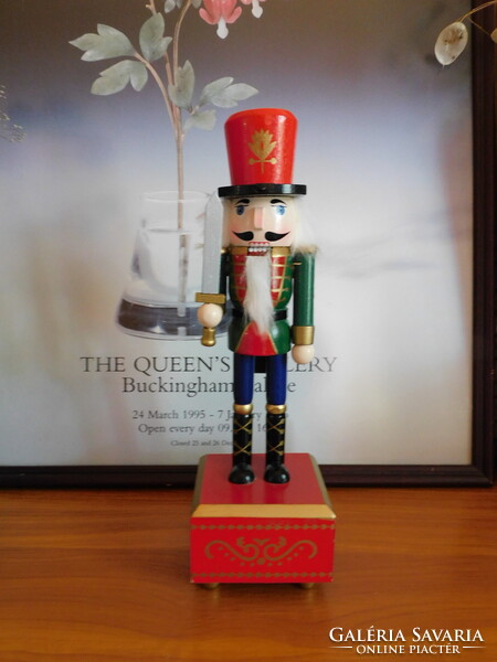 Klasszikus diótörő figura (31 cm) - zenedobozzal