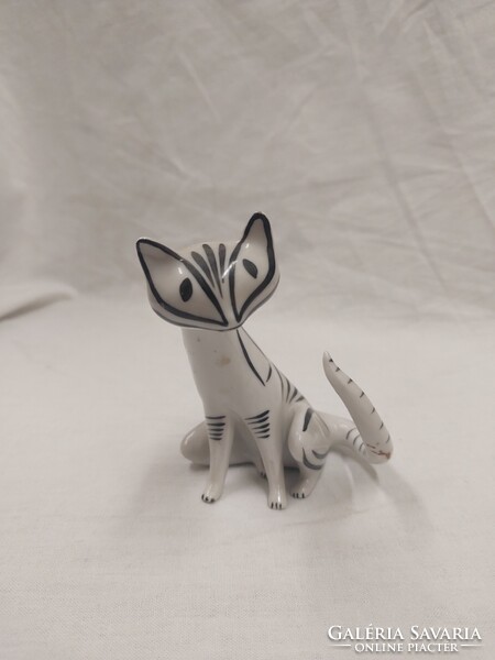Eladó Hollóházi porcelán figura.