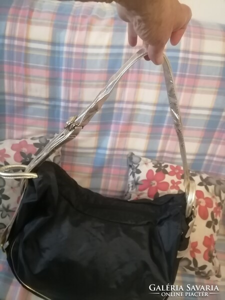 Szebbnél szebbek molett nálam mutatós nagyméretű utazó táska vagy strandtaska 50x35x16