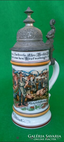 Kézzel festett hentes céhes sörös korsó  ,ónfedővel ,alján jelenetes litofánia 1920