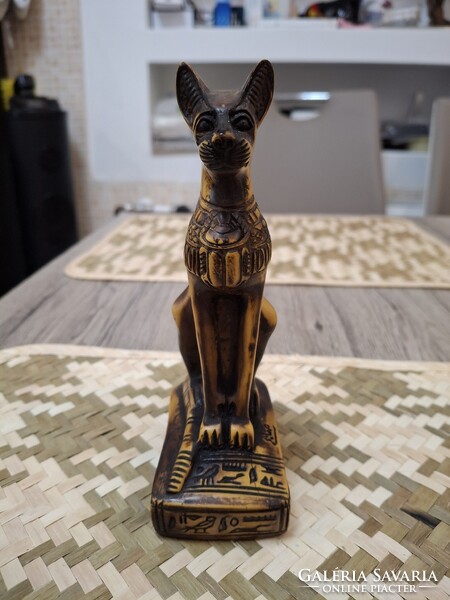 Egyiptomi Szent Macska.Műgyantából.