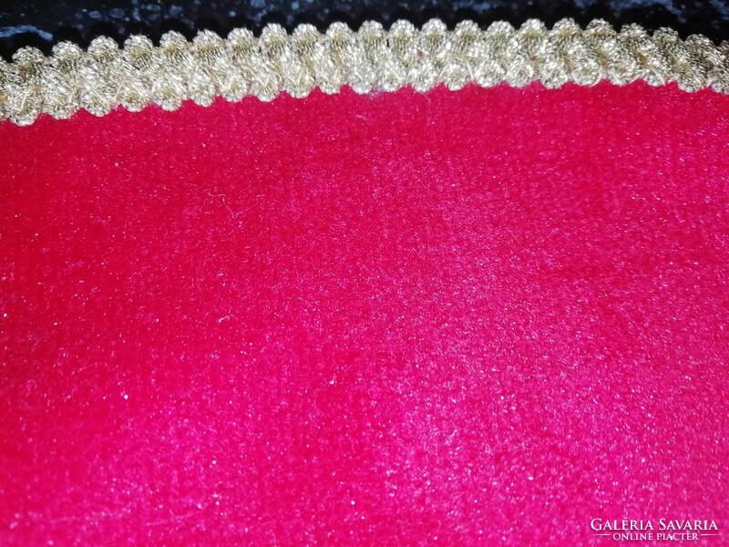 Régi bordó terítő a képeken látható állapotban