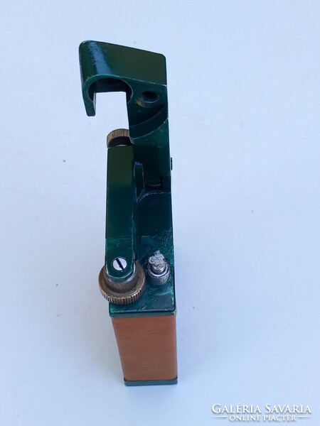 Nagyméretű , Gamma   asztali  benzines. öngyújtó .