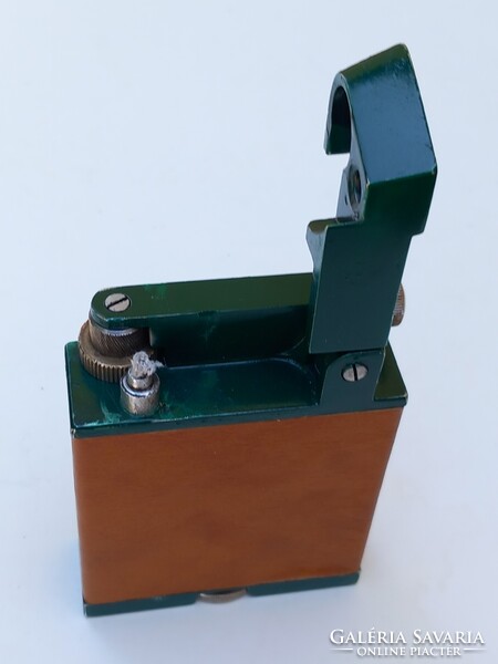 Nagyméretű , Gamma   asztali  benzines. öngyújtó .