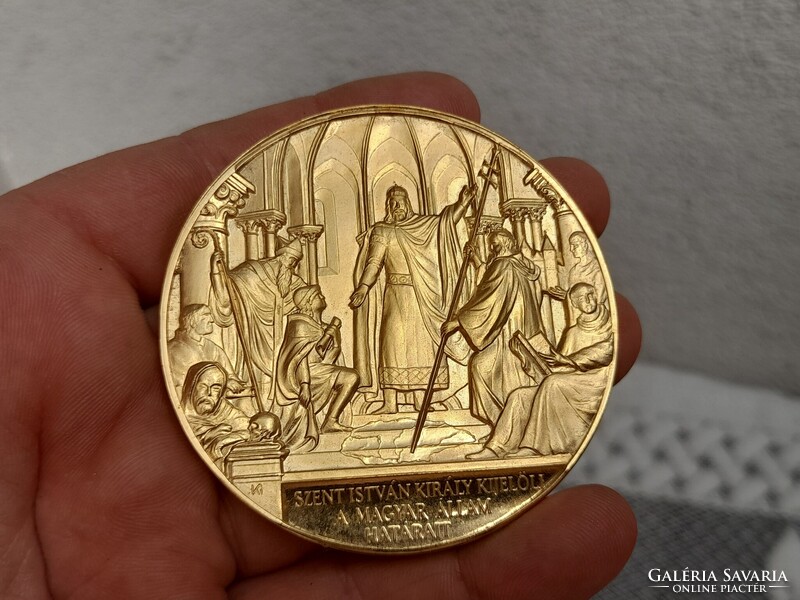 Szent István király kijelöli a magyar állam határait" emlékérem Óriási Aranyozott Bronz 2000