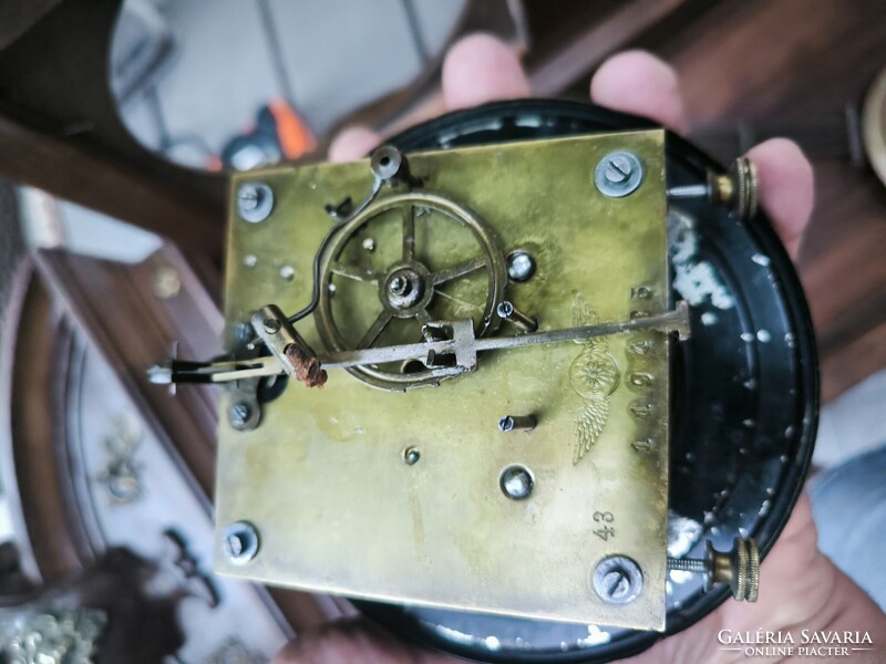 Antik cizellàlt réz díszes faragott Ónémet Bécsi rokokó különleges cizellàlt fali óra feles ütős