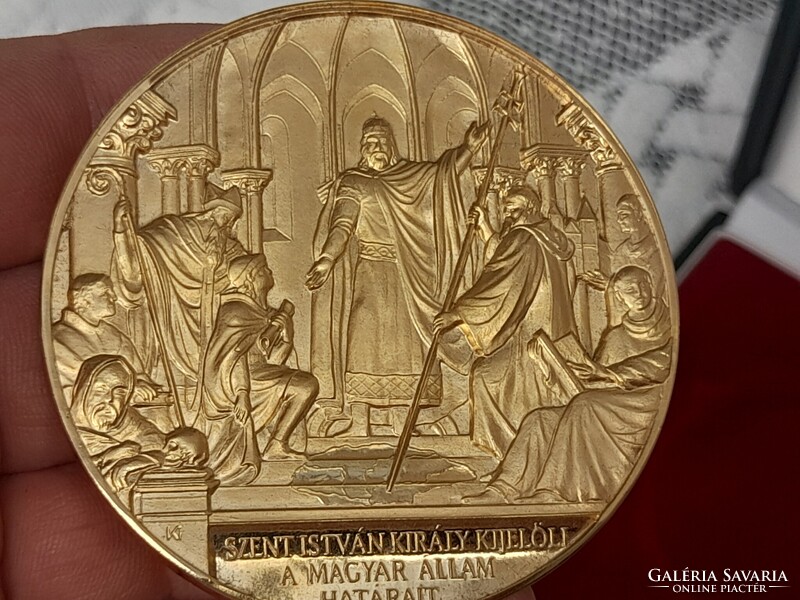 Szent István király kijelöli a magyar állam határait" emlékérem Óriási Aranyozott Bronz 2000