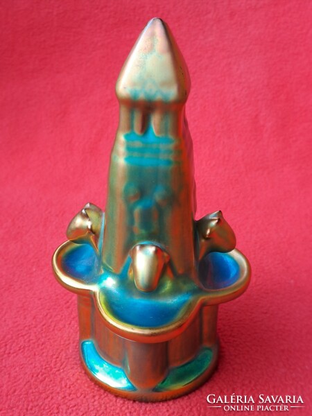 Pajzspecsétes, gyönyörű színekben pompázó Zsolnay eozin szökőkút