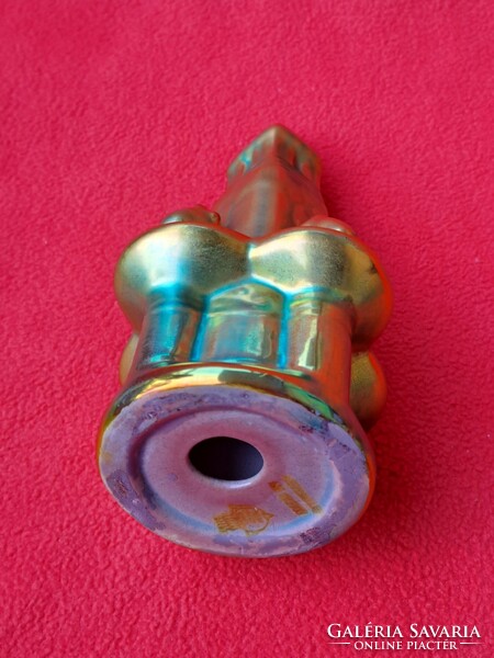 Pajzspecsétes, gyönyörű színekben pompázó Zsolnay eozin szökőkút