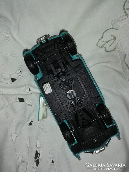 Maisto Corvette 1/24 modell     K