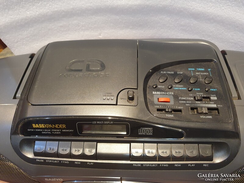 Retro Sanyo MCDZ61L rádiósmagnó kazetta boombox sétálómagnó hi-fi 21