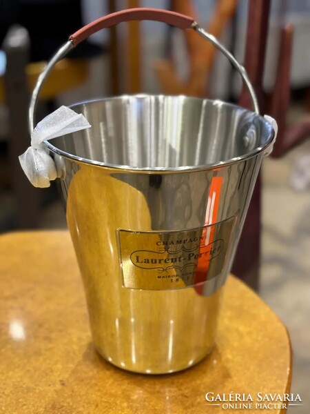 Laurent-Perrier pezsgőhűtő ajándékszett 6 kristálypohárral – bőrdíszítéses nemesacél veder, exkluzív