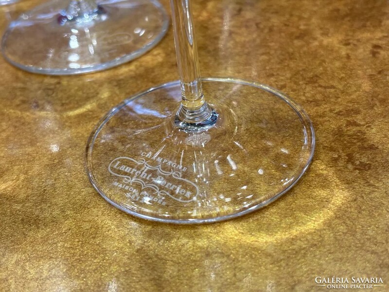 Laurent-Perrier pezsgőhűtő ajándékszett 6 kristálypohárral – bőrdíszítéses nemesacél veder, exkluzív