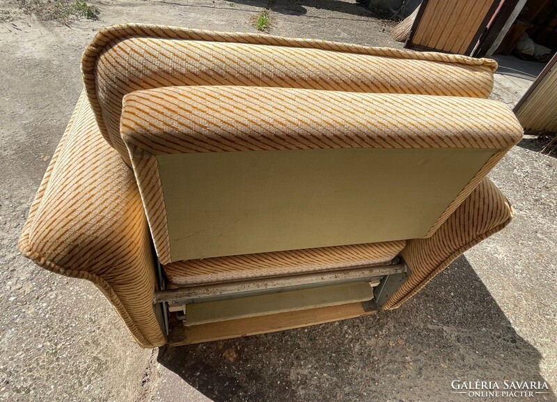 Retro kárpitozott  fotelágy, kihúzható fotel, vendégágy