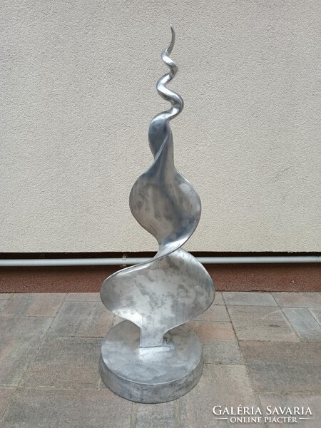 Postmodern  non figurativ alumínium szobor. Alkudható.