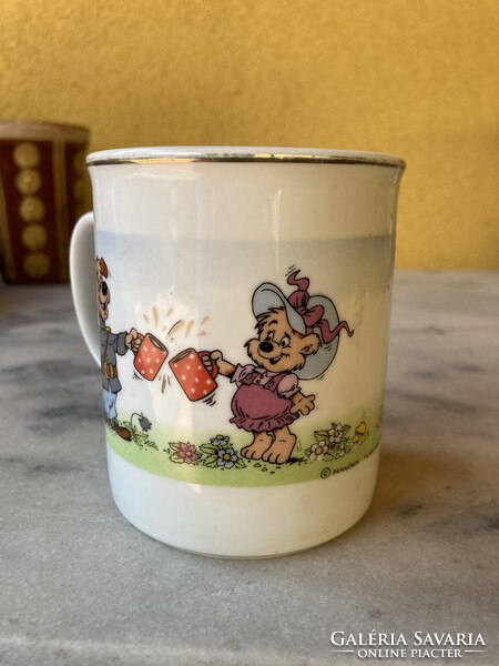 Erdő kapitánya hollóházi porcelán mese bögre.