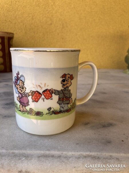 Erdő kapitánya hollóházi porcelán mese bögre.