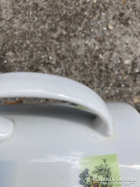 Erdő kapitánya hollóházi porcelán mese bögre.